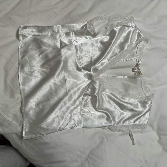 Satin white skirt and top set - Picture 2 of 5